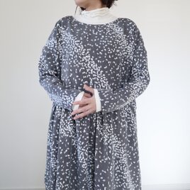 小紋の着物から作ったコクーンワンピース（桜吹雪・ML）