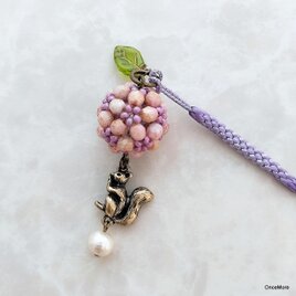 【現品限り】花手毬とリスの根付け・帯飾り