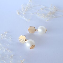 ★c　"魅せる耳元に…"　春　パール　小ぶり　フォーマル　ピアス(ピアスのみ)