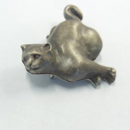 猫ブローチ