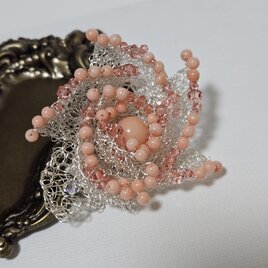 天然石とワイヤーのピンクのバラブローチ