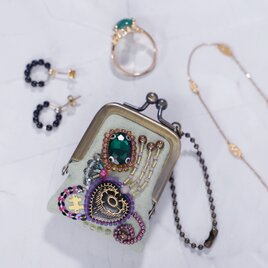 小さなビーズ刺繍のがま口 No.92｜セージグリーン×ガーゼ｜ネックレス・バッグチャームにも｜アクセサリーケース｜一点物