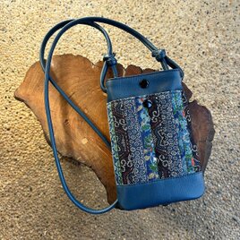 スマホポシェット（ネイビーの革＋着物生地のパッチワーク）01014-35