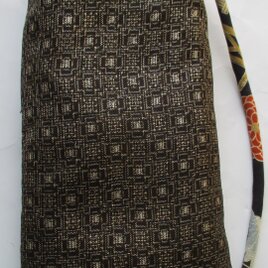 ８６１６　大島紬で作ったスマホポーチ　