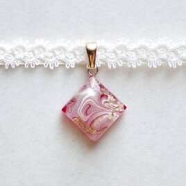 【受注製作】レジンアート　スクエアモチーフとタティングレースとサテンリボンのチョーカー〈真朱の音色〉