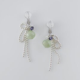 Silver925 極上カット プレナイトのリボンソフトタッチイヤリング［1088E_GR］