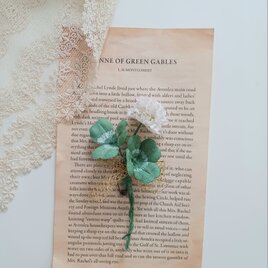 染め布花＊しろつめくさと四つ葉のクローバーのコサージュ