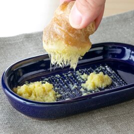 ひげが出にくい不思議な生姜おろし器【萬古焼】