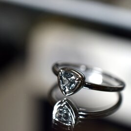 RG10-165 シルバー 宝石質 非加熱 高級の金属灰 スピネル リング ミャンマー産 フリーサイズ 指輪