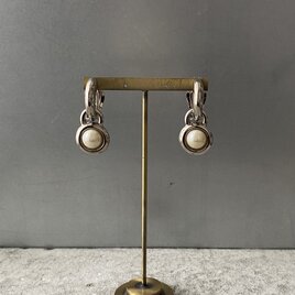 Vintage 80s-90s retro pearl hoop earring