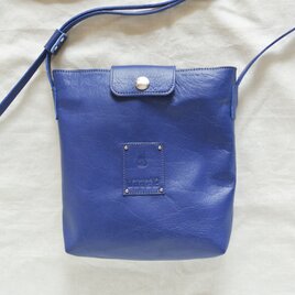 うさぎスカル、ロイヤルブルーのポシェット。