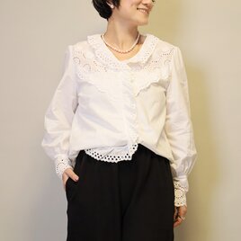 【再販新作2026】大人かわいいVネックレース切り替えブラウス26005WHF