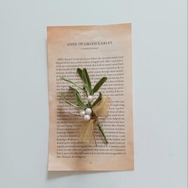 再販・染め布花＊ヤドリギのコサージュ