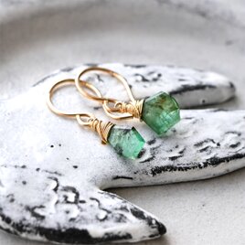 スライスカットエメラルドの一粒ピアス・イヤリング変更可