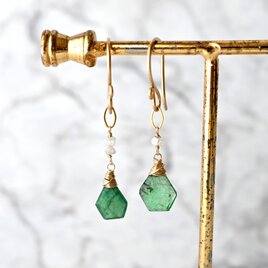 スライスカットエメラルドと原石ダイヤのピアス・イヤリング変更可