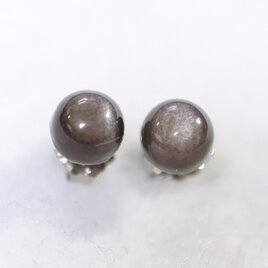 シルバーオブシディアンのスタッドピアス（6mm・チタンポスト）
