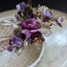 ブローチ　小さなばらと小花たち(ローズワイン色)　B174