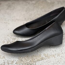 24.5cmのみ　軽量　マットブラック　4cmウェッジヒール パンプス