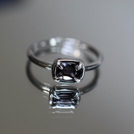 RG10-112 シルバー 宝石質 非加熱 紫の光沢を見える濡羽色 スピネル リング ミャンマー産 フリーサイズ 指輪