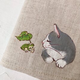受注制作『カエルと猫』手描きコットンリネンハンカチ小さめサイズハチワレ猫グレー猫