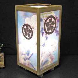 ◆『丸に山桜』家紋の宿り木／至福の灯かり・心温まるひと時／79-26／LED･桧枠造・ラミネート加工・軽量／