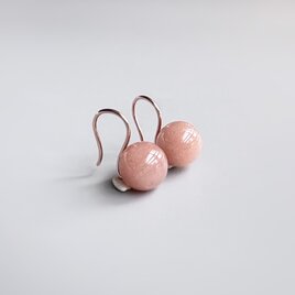 大粒ベージュ色のピーチベージュオレンジムーンストーンピアス〜６月の誕生石サージカルステンレスSUS316L