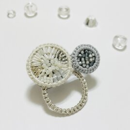 手刺繍のブローチ　en ー縁ー／ss／ブルーグレーb001