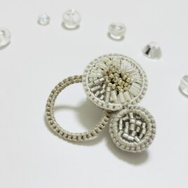 手刺繍のブローチ　en ー縁ー／ss／ベージュb003