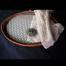 ドレッシングトレイ　レース入りガラス　ヴィンテージドイツ