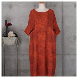 絹のワンピース　 小花　ゆったり目　 ドロップショルダー　着物リメイク