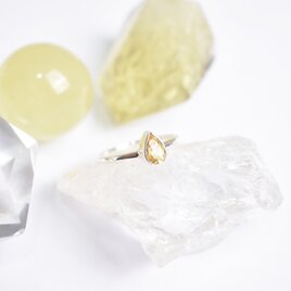 レモン色に輝く黄水晶　小さなしずくのシトリンのシルバーリング　シルバー925　天然石