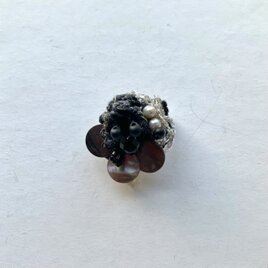 ちいさなブローチ集　"shizukanarutoki" 静かなる時のためのブローチ