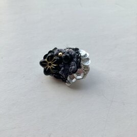 ちいさなブローチ集　"seihituna inori" 静謐な祈り