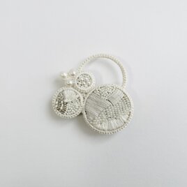 en ー縁ー ／ブローチ／M＋淡水パール／オフホワイトb001