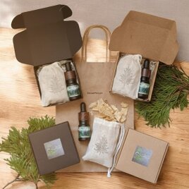 〈ギフトセット〉青森ひばサシェ＆エッセンシャルオイル 選べる2色のBOX 天然アロマの贈り物 日本製