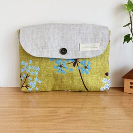 ふた付きポーチ（フラワー・マスタード）