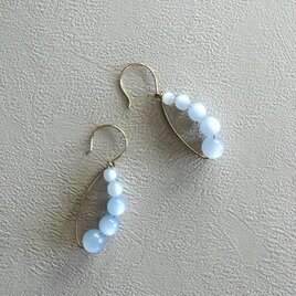 水色ヴィンテージビーズのワイヤーピアス