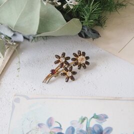 赤い小花のヴィンテージブローチ