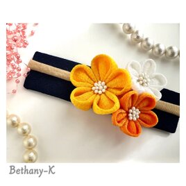 お食い初めや初節句に◆小花が可愛い和モダン髪飾り(下がり無し)◆白×山吹×金木犀色のママでも簡単につけられるつまみ細工