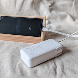 杉のスマホスタンド