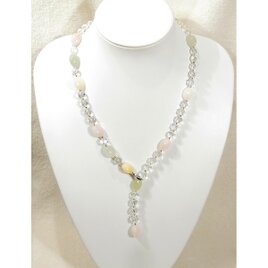 ミックスベリルと本水晶のYネックレス（天然石、4月の誕生石、桜色、春の色合い、パステルカラー、大粒、多面カット）