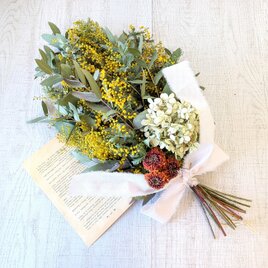 小粒で可愛い♡国産ミモザとユーカリのシンプルスワッグ