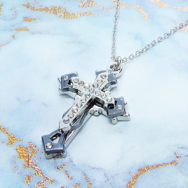 ステンレス シルバーカラー デザインクロス（十字架）のネックレス ジルコン アジャスター可