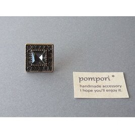 ●アウトレット●スクエアビジューのブローチ