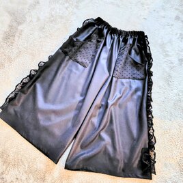 ブラックウールサイドフリルガウチョパンツ