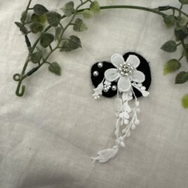 ♡ハンドメイド蝶々フラワーブローチレースナチュラルフリンジ