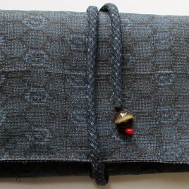 ８６２３　藍大島紬の着物で作った和風財布・ポーチ