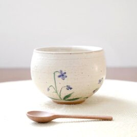 ころんと丸い彫り模様のお湯のみ / 菫