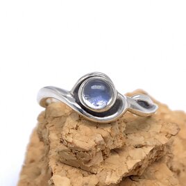 ロイヤルブルームーンストーンをセットしたシルバー925リング