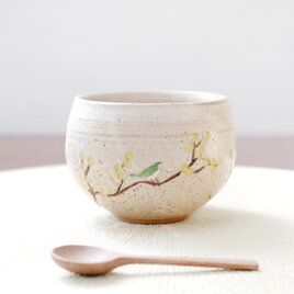 ころんと丸い彫り模様のお湯のみ / 蝋梅